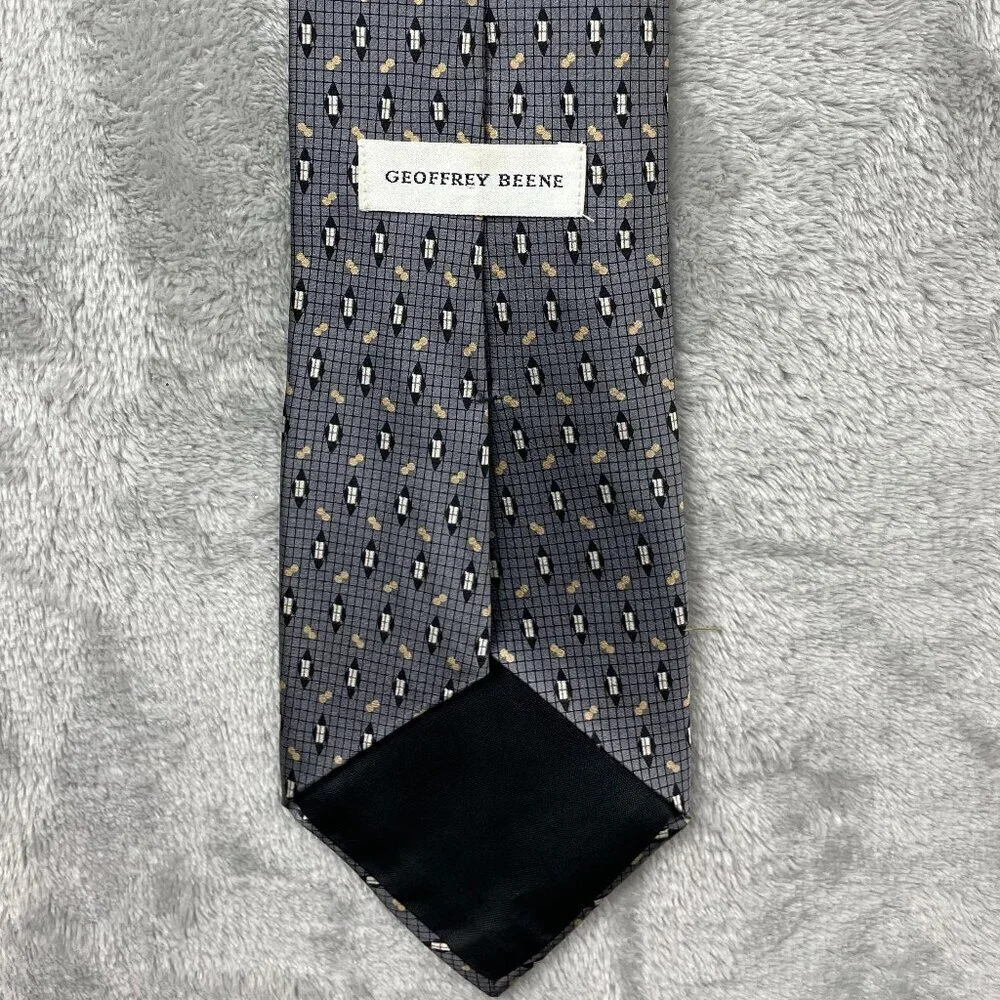 Geoffrey Beene Men's Classic 100% Silk Neck Tie Made in the USA